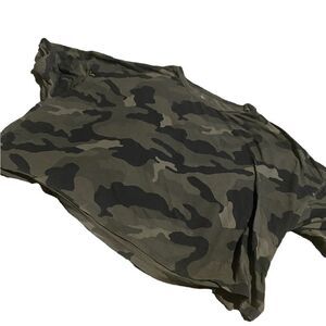 Old Navy camo shirt tee shirt excellent condition see pics